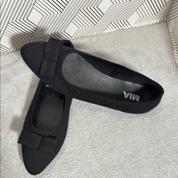 MIA Ballet Flats black with a bow detail Timeless Design women’s 7.5 or 7 1/2 - Picture 1 of 10
